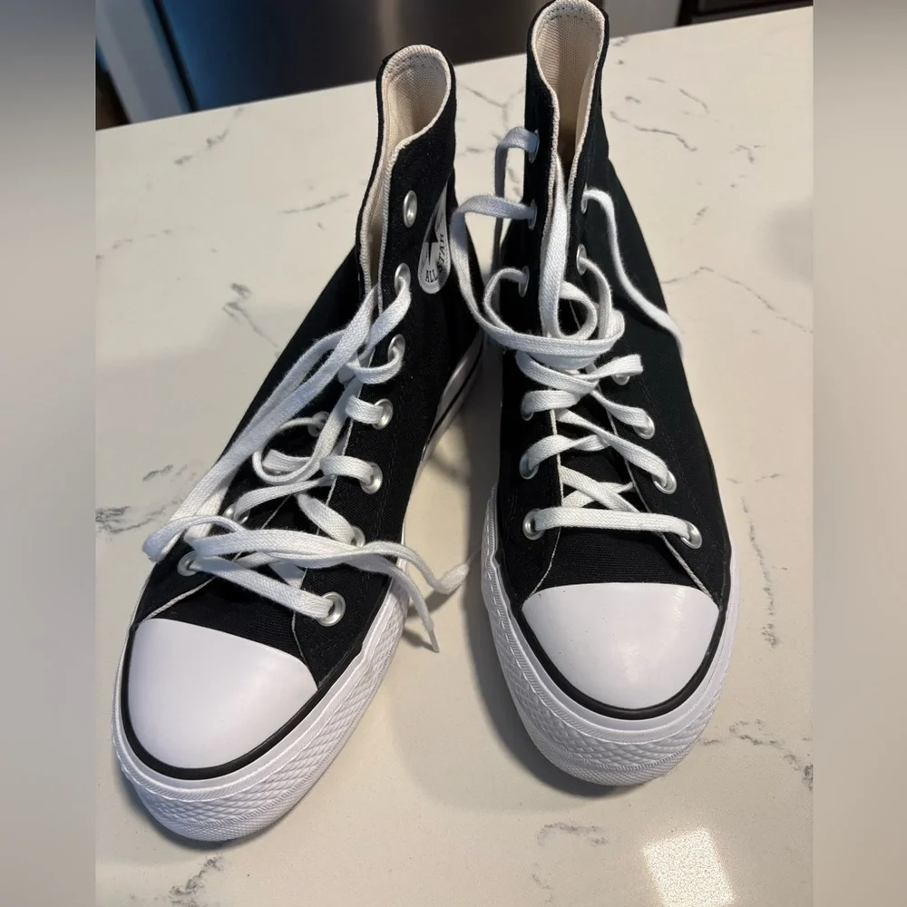 Converse All Star Black and White High-Tops - Picture 4 of 4